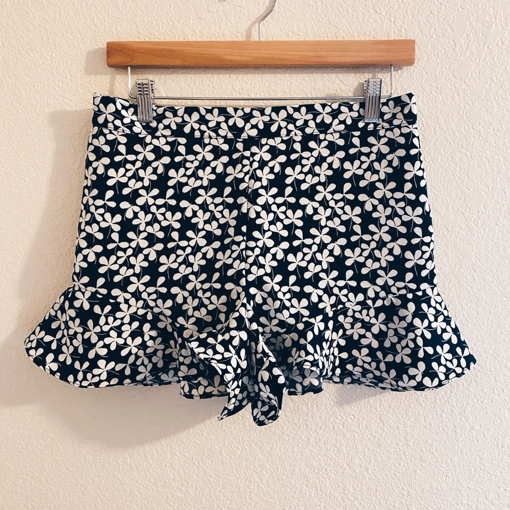Floral Print Ruffle Hem Clover Shorts